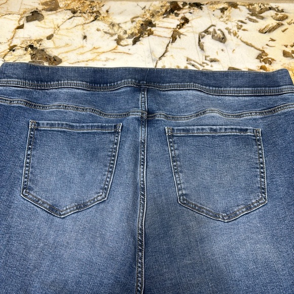 Torrid Med Wash Distressed Lean Jean Slim Boot Jeans - Picture 3 of 8